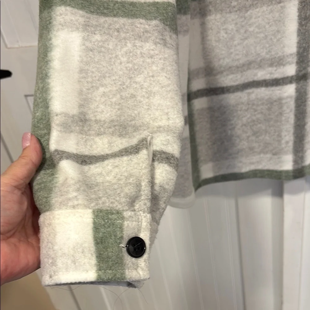 H&M collared,Gray, white & Green plaid, button down, relaxed over-shirt  size M